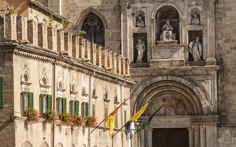 CAPODANNO NELLE MARCHE TRA BORGHI ANTICHI E CITTÀ D'ARTE 
